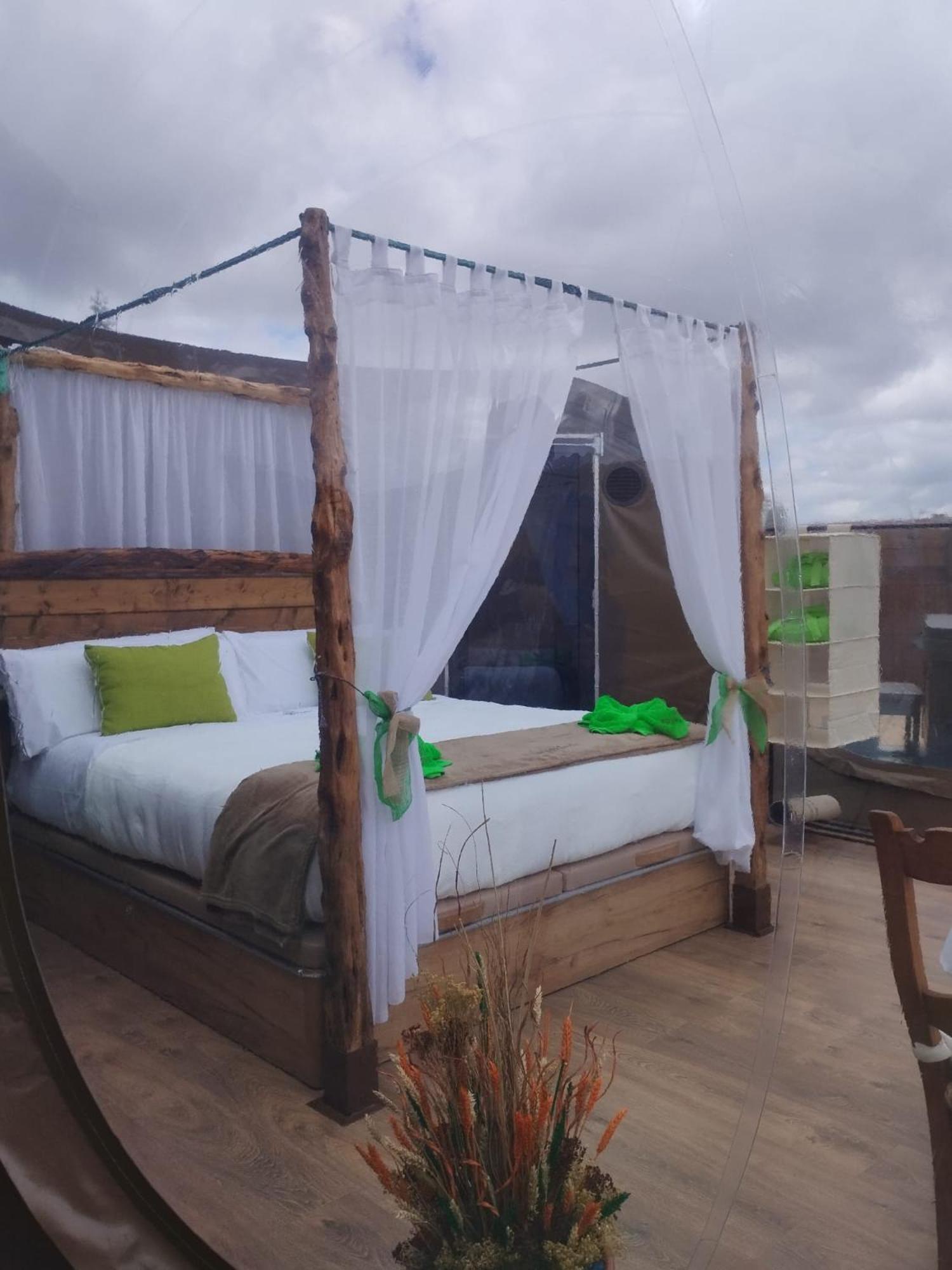 Cosmoveros - Hotel Burbuja Pedraza Екстер'єр фото