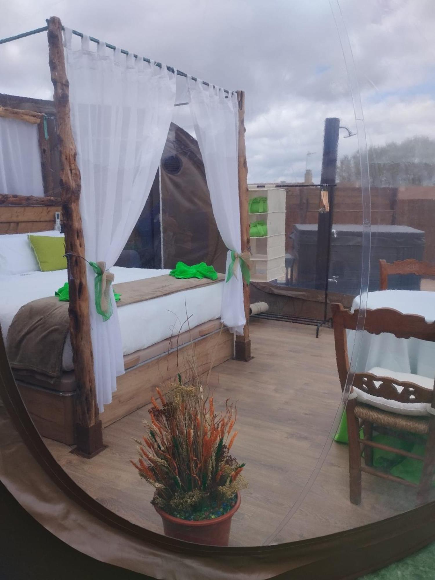 Cosmoveros - Hotel Burbuja Pedraza Екстер'єр фото