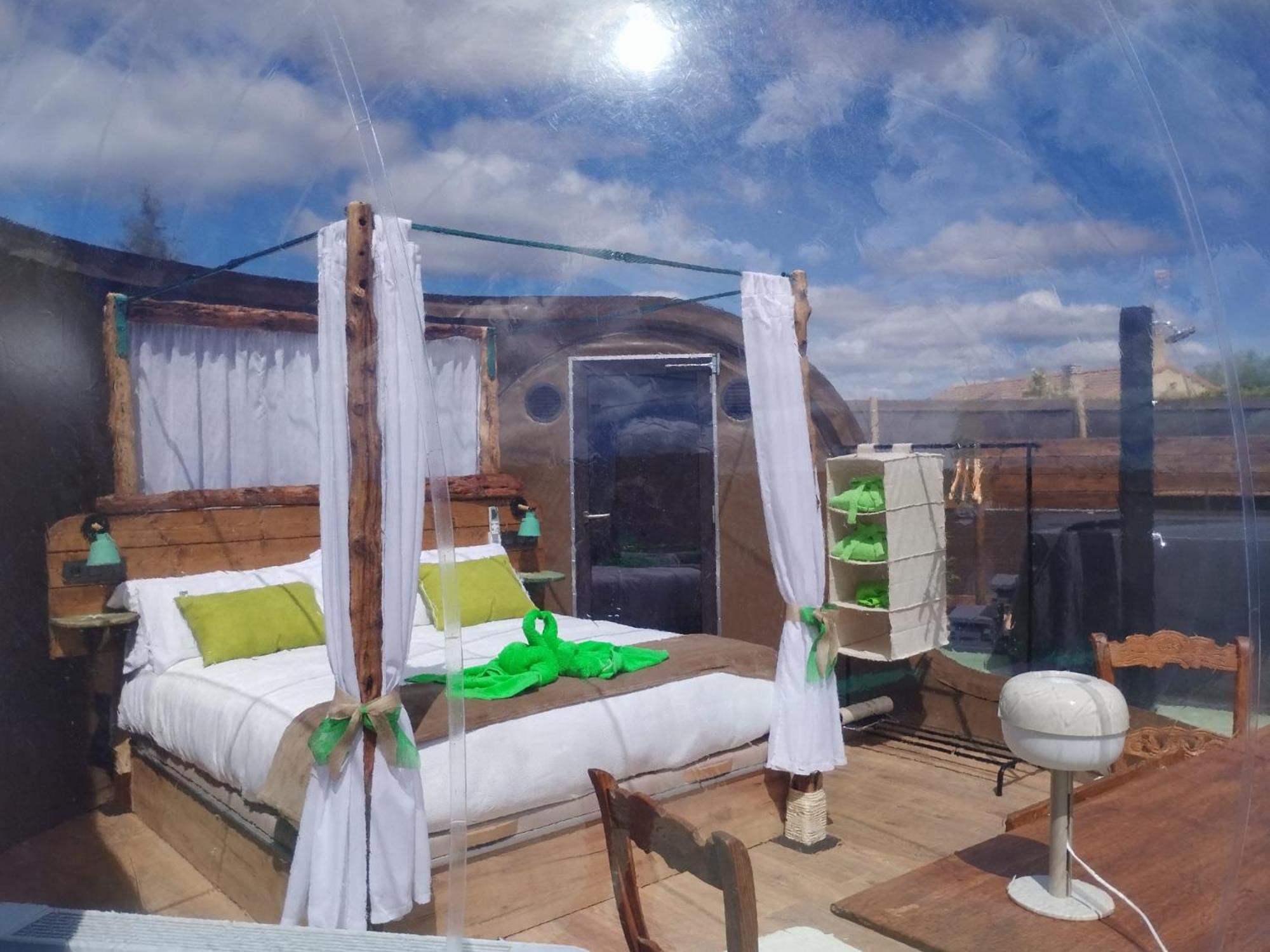Cosmoveros - Hotel Burbuja Pedraza Екстер'єр фото