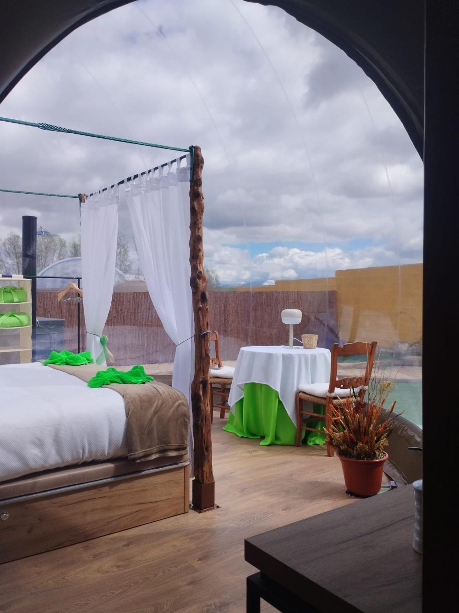 Cosmoveros - Hotel Burbuja Pedraza Екстер'єр фото