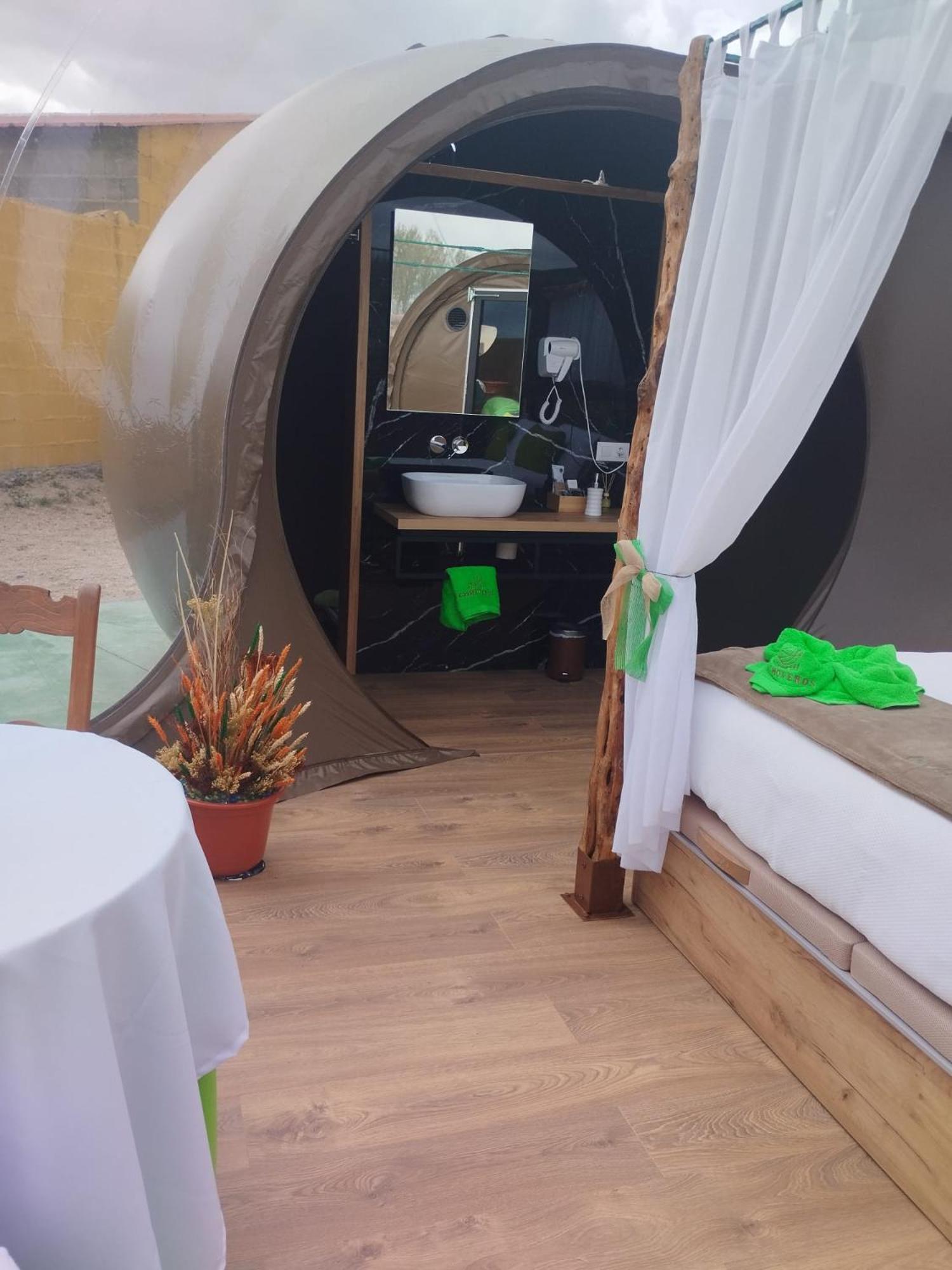 Cosmoveros - Hotel Burbuja Pedraza Екстер'єр фото