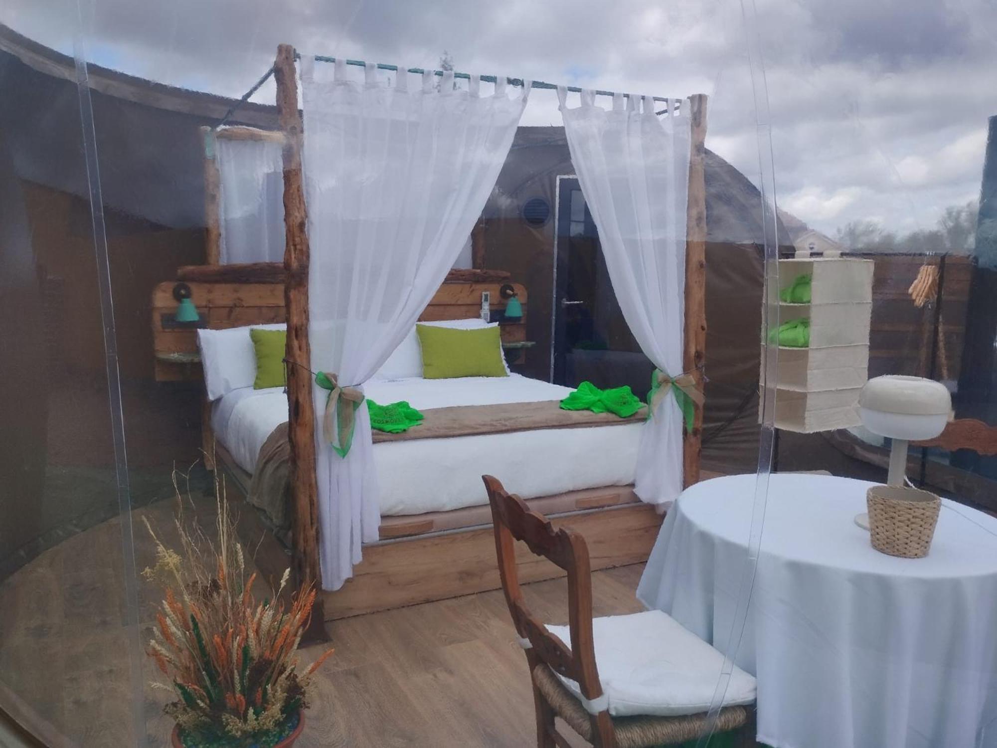 Cosmoveros - Hotel Burbuja Pedraza Екстер'єр фото