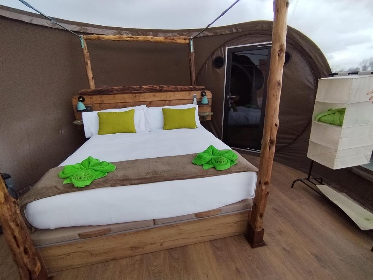 Cosmoveros - Hotel Burbuja Pedraza Екстер'єр фото