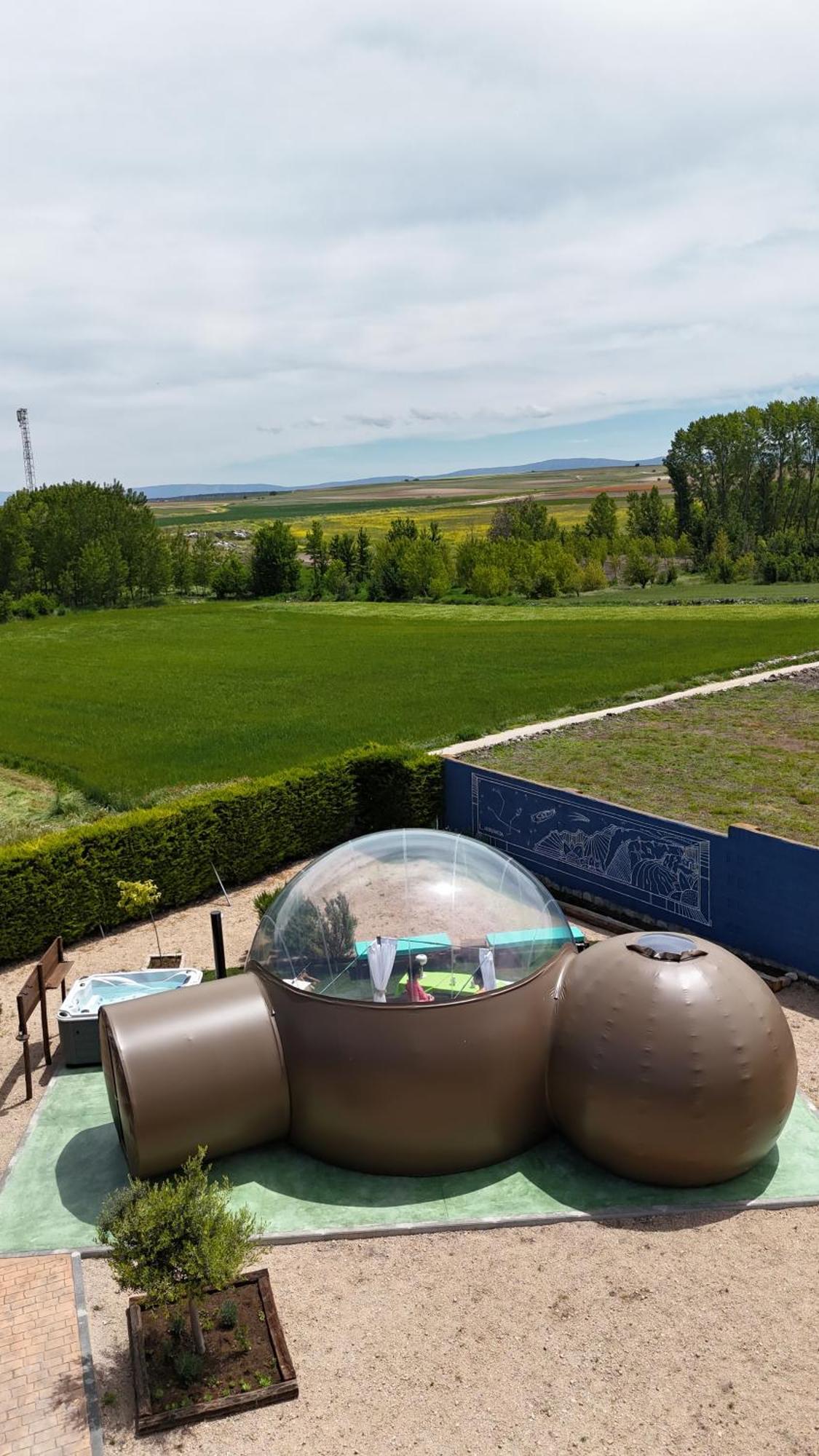 Cosmoveros - Hotel Burbuja Pedraza Екстер'єр фото